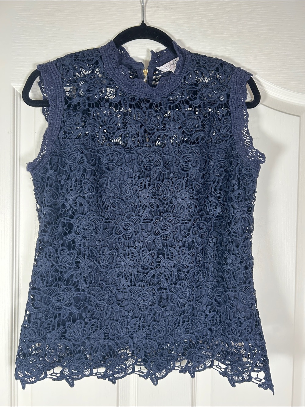 Nanette Lepore Navy Floral Crochet Lace Sleeveless Mock Neck Top size Medium